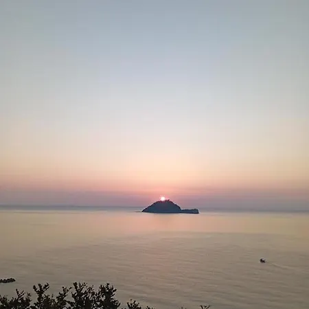 Nido Sul Mare Oda ve Kahvaltı Alassio